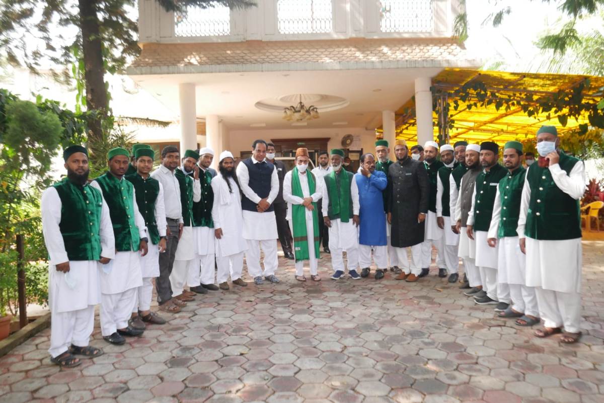 Develop dargahs and mosques | దర్గా, మసీదుల అభివృద్ధికి ప్రభుత్వం కృషి : హోంమంత్రి మ‌హ‌మూద్ అలీ