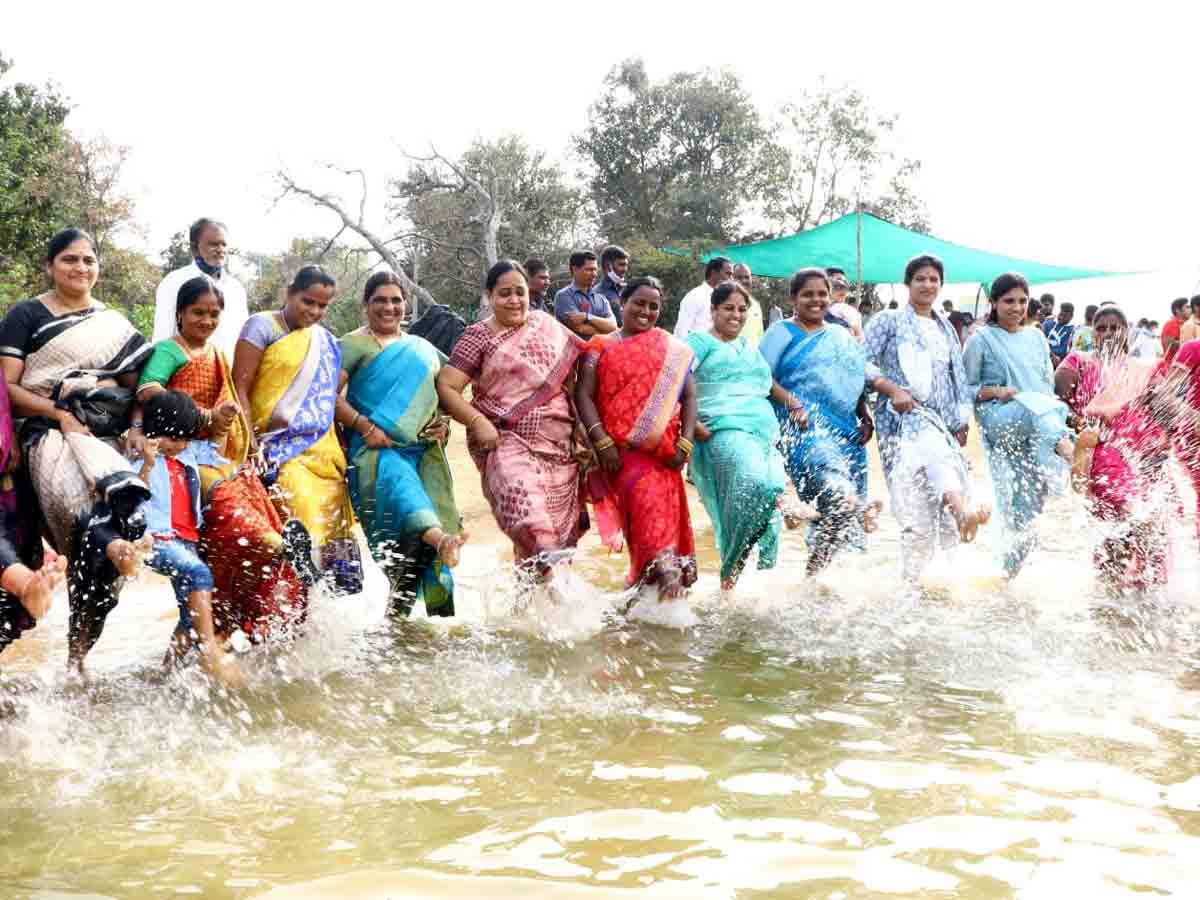 Kotpally : ఉల్లాసంగా ఉత్సాహంగా.. బోటింగ్‌ చేసిన ఎమ్మెల్యే