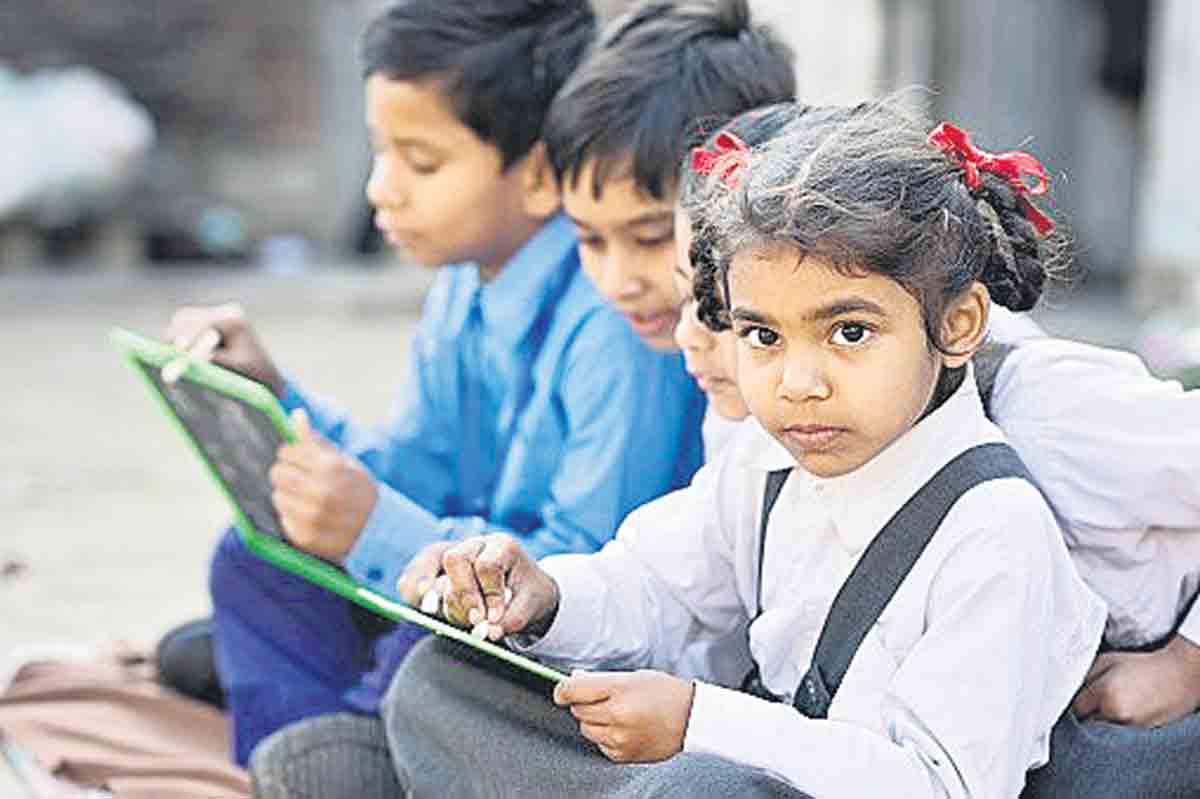 ఆంగ్ల విద్యతో ఉజ్వల భవిత