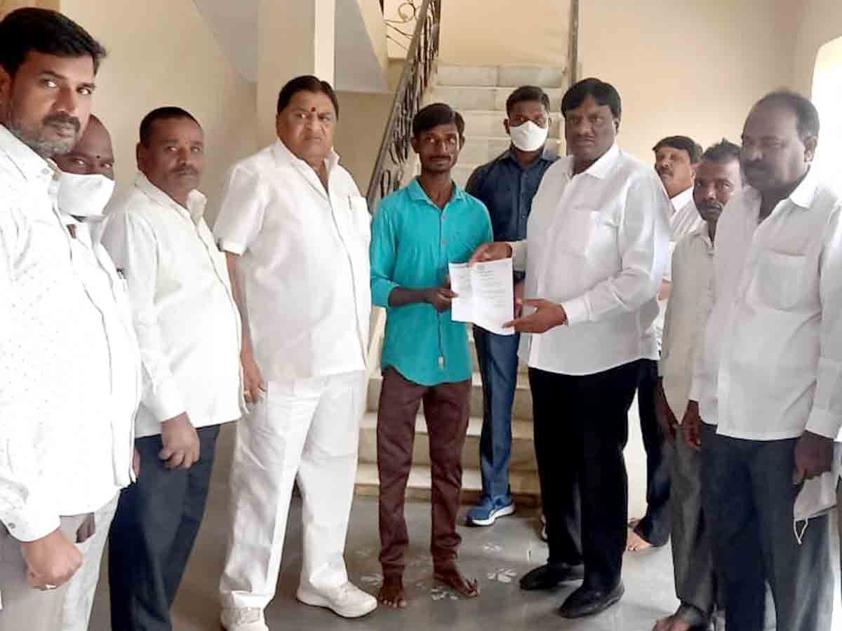 CMRF : రూ. 2లక్షలు ఎల్‌వోసీ అందజేత..