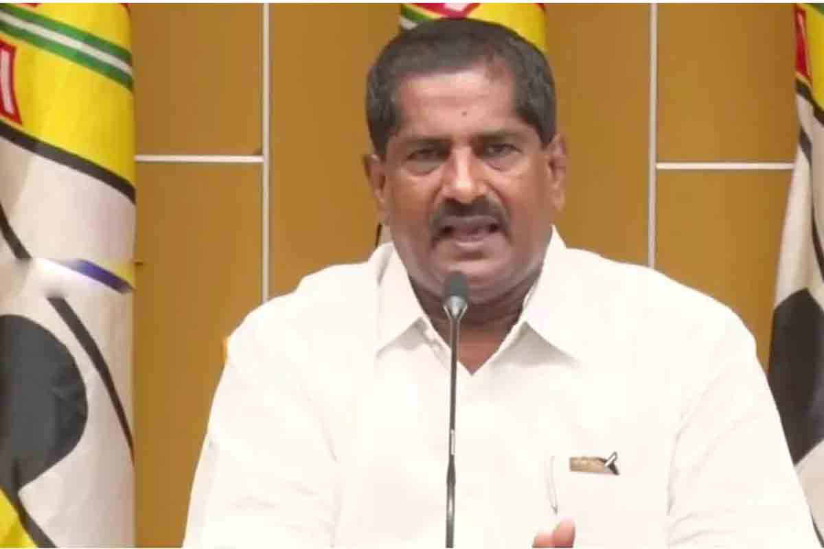 ఉద్యోగులను మోసం చేస్తున్న ఏపీ సీఎం : ఎమ్మెల్సీ అశోక్‌ బాబు