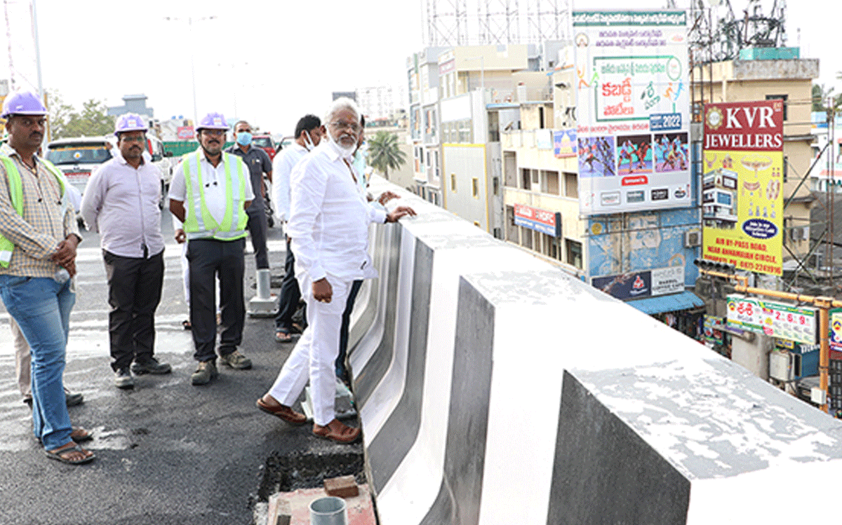 గరుడ వారధి నిర్మాణ పనులను పరిశీలించిన టీటీడీ చైర్మన్