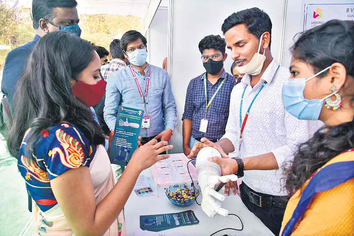 కదిలే కృత్రిమ చేయి