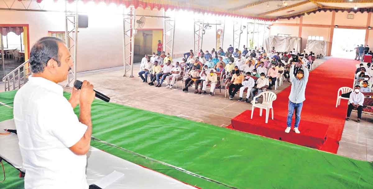 అర్హులైన కుటుంబాలకు దళితబంధు: ఎమ్మెల్యే సుధీర్‌రెడ్డి