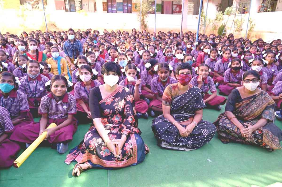 నాయకత్వ లక్షణాలు అలవర్చుకోవాలి