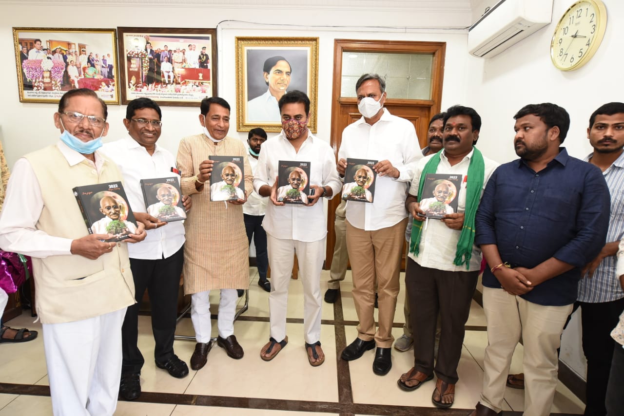 Diary : గాంధీగ్లోబ్‌ ఫ్యామిలి డైరీని ఆవిష్కరించిన మంత్రి..