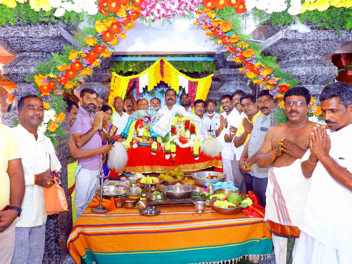 Devotes : వైభవంగా గోదా-రంగనాథస్వామి కల్యాణోత్సవం..