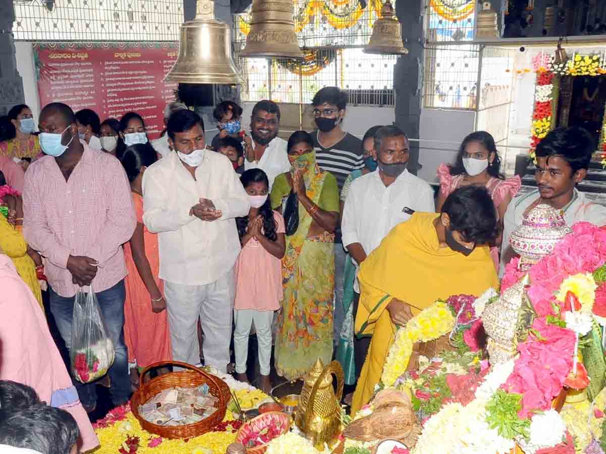 Moinabad : గోవింద నామస్మరణలతో మారమోగిన వేంకటేశ్వర ఆలయం..