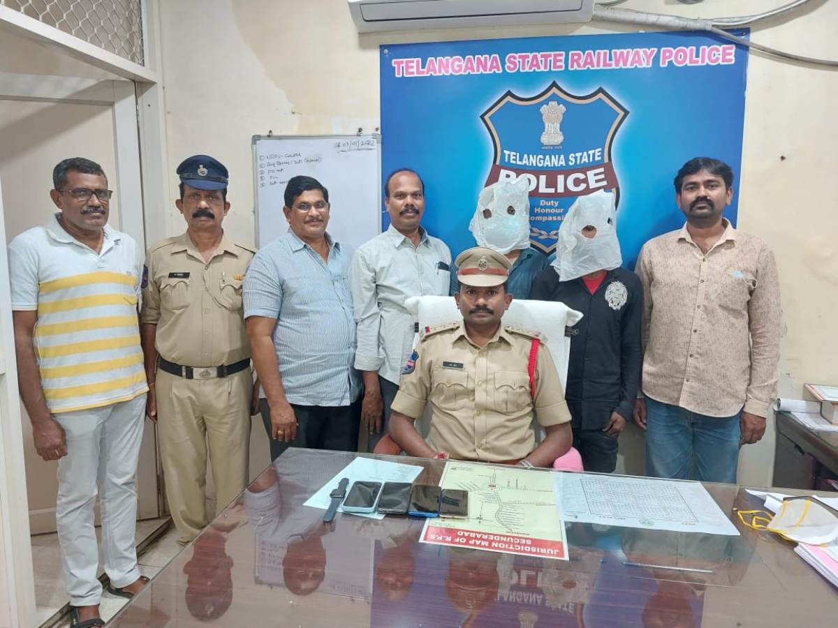 Cell phone thieves | ఇద్దరు సెల్‌ ఫోన్‌ దొంగల రిమాండ్‌