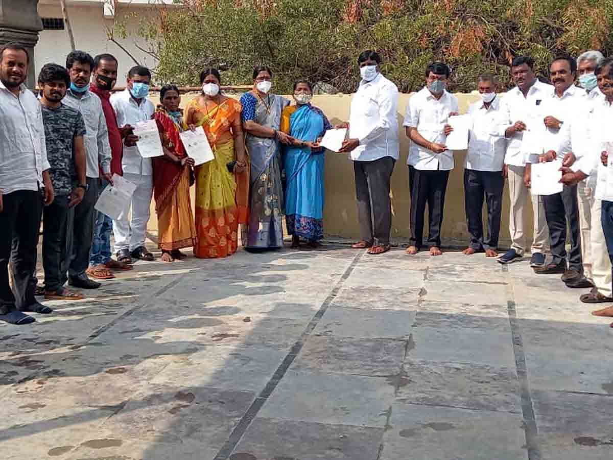 CMRF : ప్రతి పేదవారికి అండగా సీఎం కేసీఆర్‌.. ఎమ్మెల్యే కొప్పుల మహేశ్‌రెడ్డి