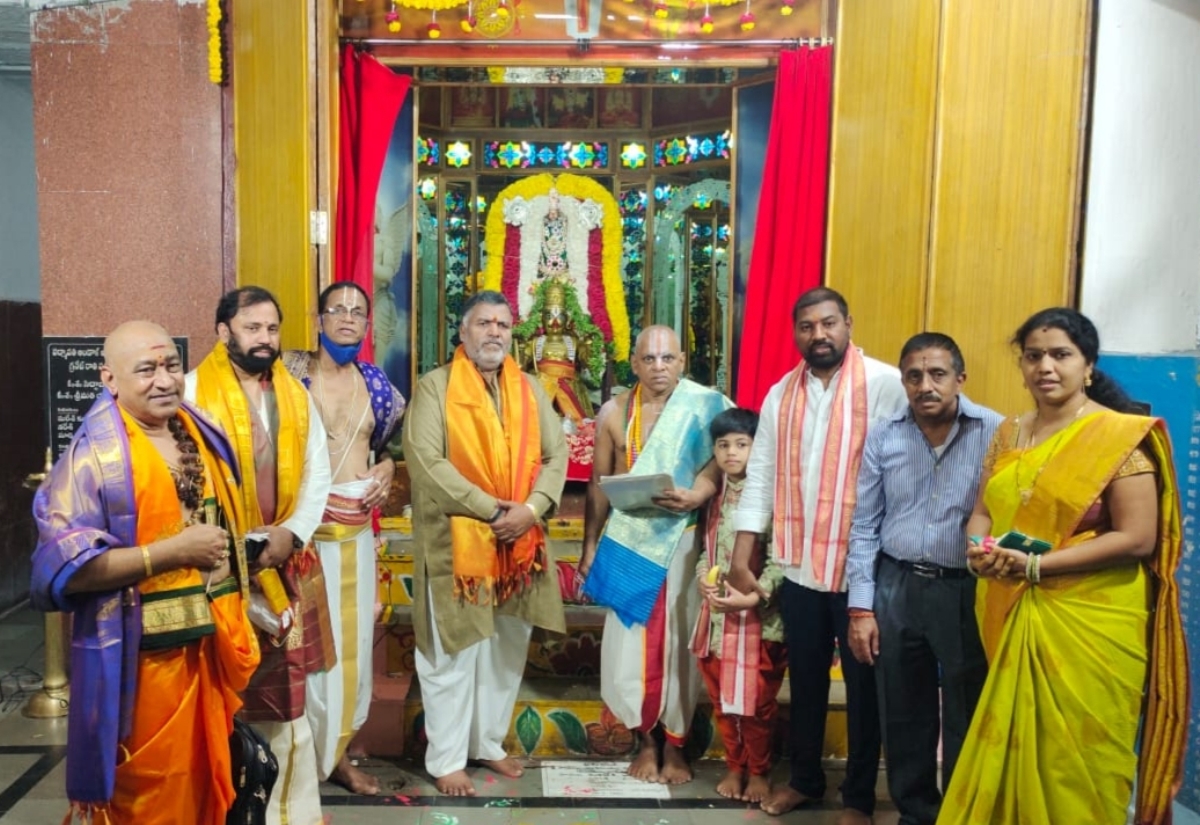 Mukkoti ekadasi | వైకుంఠ ద్వార దర్శనానికి పోటెత్తిన భక్తులు