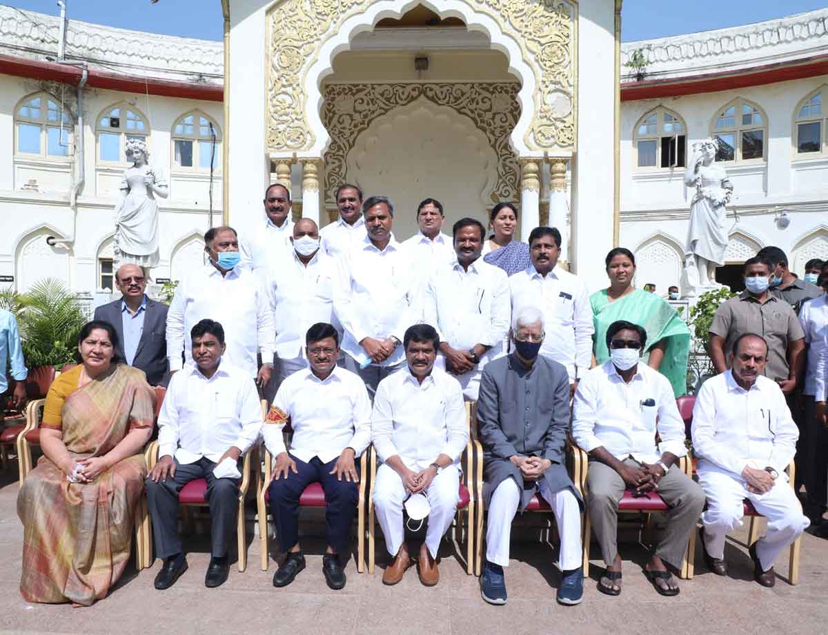 తొలిసారిగా మండలికి..