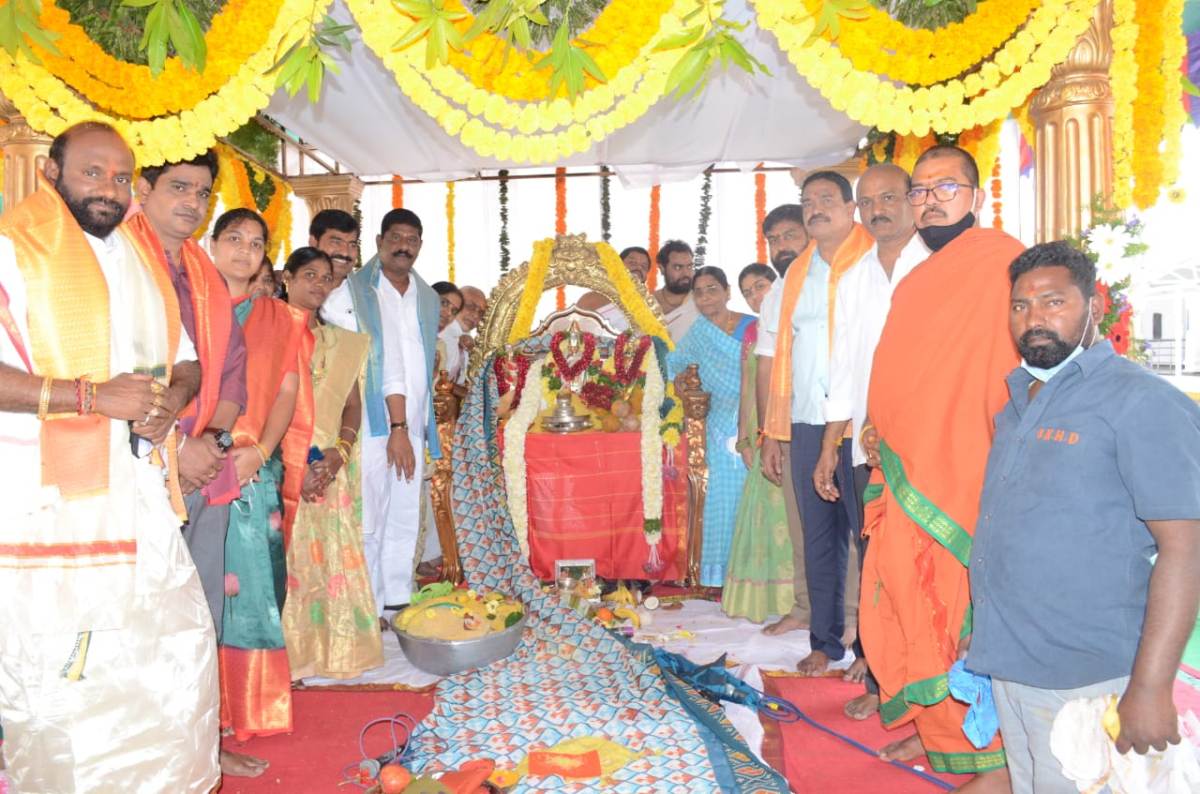 Sri Godadevi Kalyanotsavam |         వైభవంగా శ్రీ గోదాదేవి.. రంగనాయక స్వామి కళ్యానోత్సవం