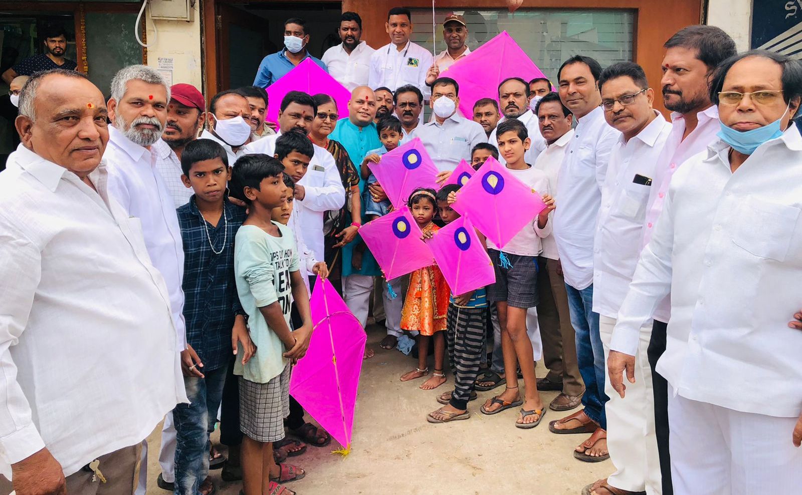 Paper kites | పర్యావరణ పరిరక్షణకు కాగితం పతంగులనే ఎగుర‌వేయాలి : ఎమ్మెల్యే కాలేరు వెంకటేశ్‌