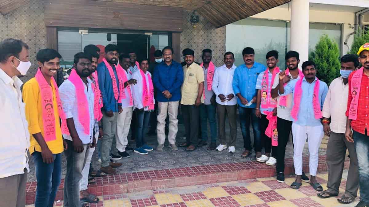 అభివృద్ధికి ఆకర్షితులై..