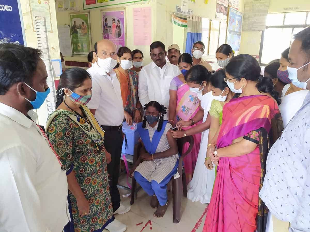 ప్రతిఒక్కరూ వ్యాక్సిన్‌ వేయించుకోవాలి