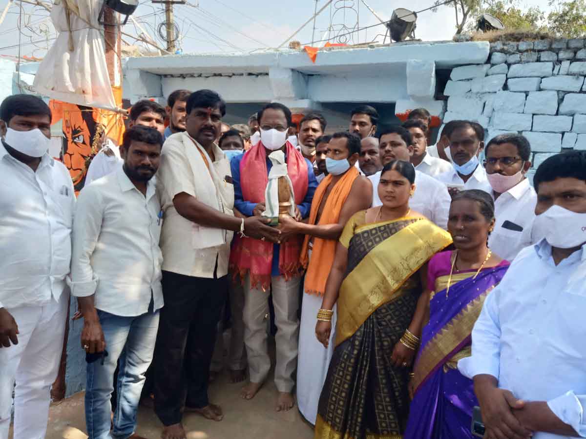 ఆలయాల అభివృద్ధికి కృషి