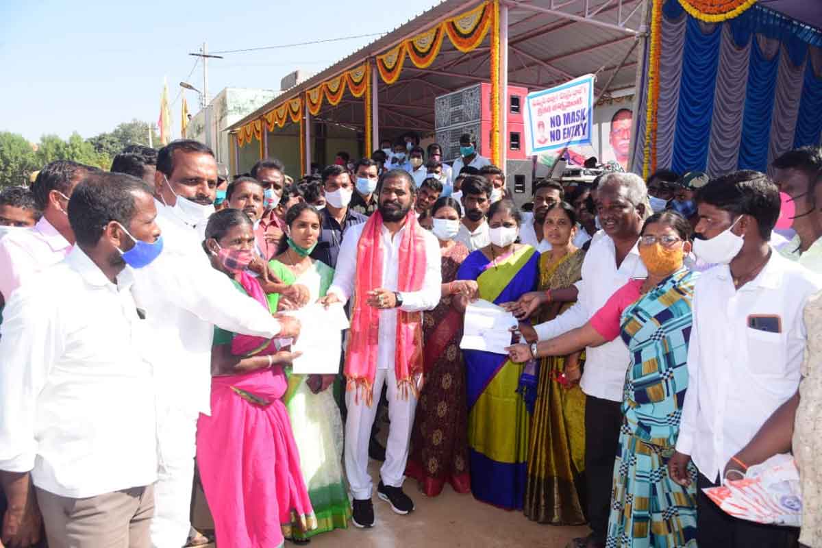 కార్యకర్తలకు అండగా ఉంటాం