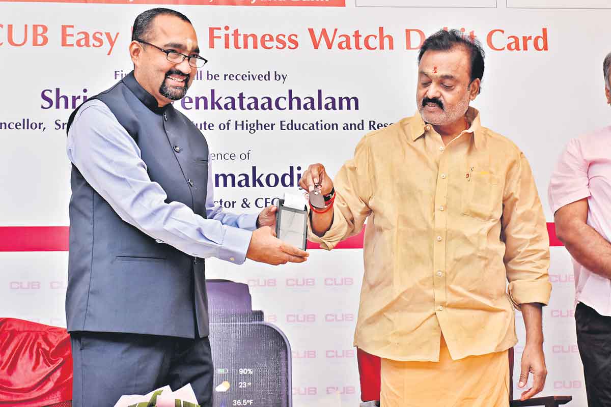 ఫిట్‌నెస్‌ వాచ్‌లో డెబిట్‌కార్డ్‌