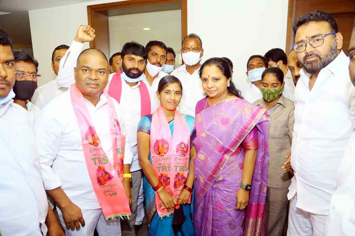 టీఆర్‌ఎస్‌లోకి బీజేపీ ఎంపీటీసీ