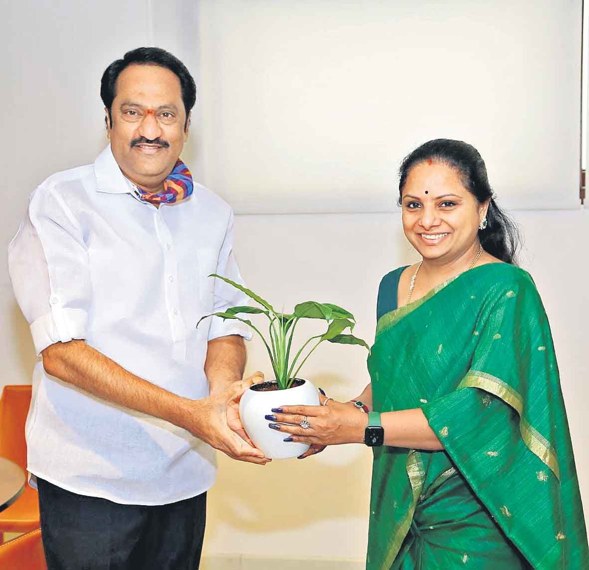 బడ్జెట్‌లో నిధులివ్వకుంటే బీజేపోళ్లను తిరగనీయం