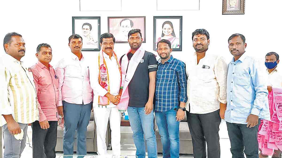 టీఆర్‌ఎస్‌లో భారీగా చేరికలు