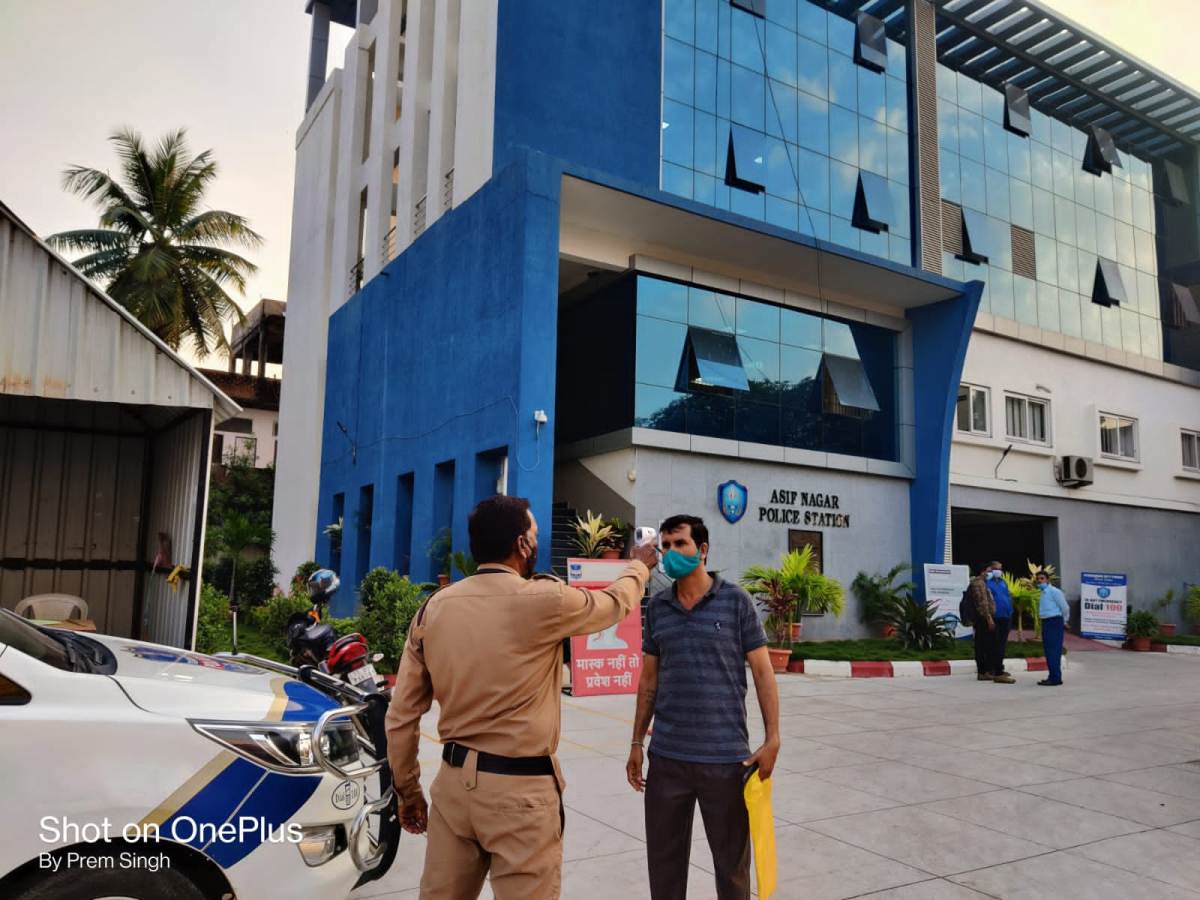 Corona positive | పెరిగిన క‌రోనా కేసులు.. అప్రమత్త‌మైన పోలీసులు