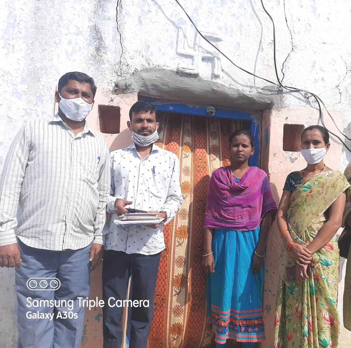 పిల్లలను బడిలో చేర్పించాలి