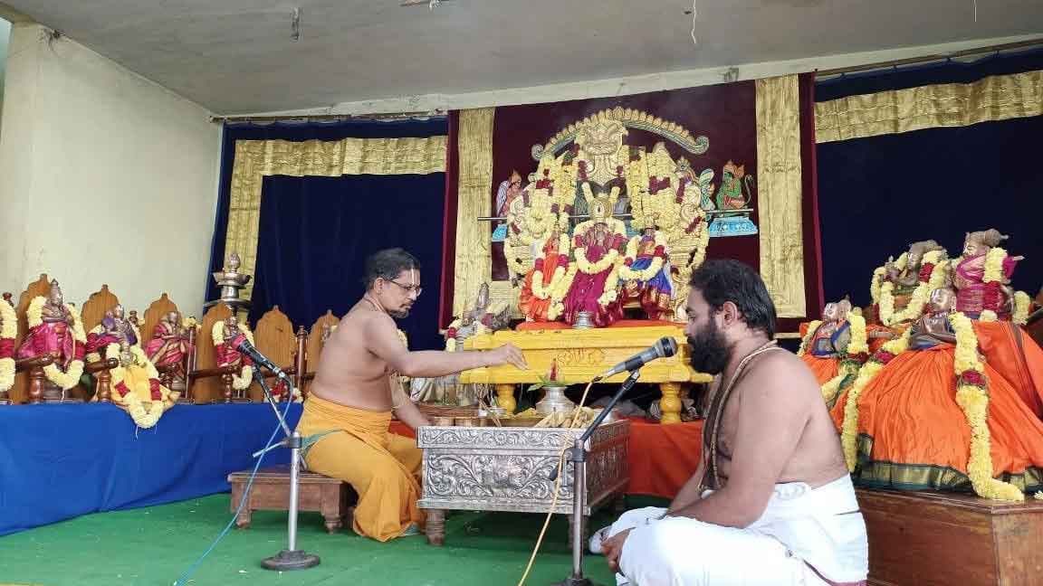 రామయ్యకు స్వర్ణ కవచాలంకరణ