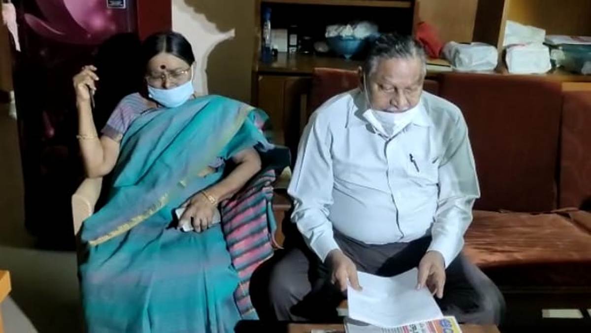 Notices | రిటైర్డ్‌ ఐపీఎస్ రమేష్‌ తల్లిదండ్రులకు నోటీసులు