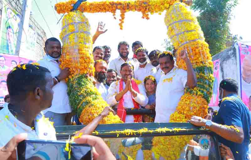 పుట్టిన ఊరి రుణం తీర్చుకుంటా
