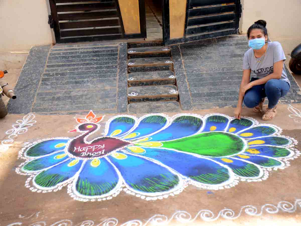 Sankranthi : రంగు రంగుల ముగ్గులు.. హరిదాసు కీర్తనలు