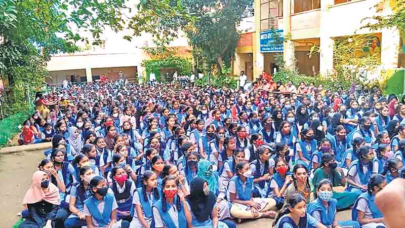 ఆంగ్లం.. భవితకు మాధ్యమం