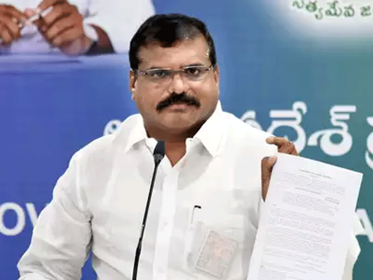 ఏపీ ఉద్యోగులు ద్వందవైఖరి అవలంభిస్తున్నారు : మంత్రి బొత్స