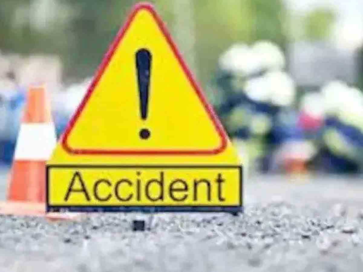 రోడ్డు ప్రమాదంలో 10 మంది యాత్రికులకు గాయాలు..