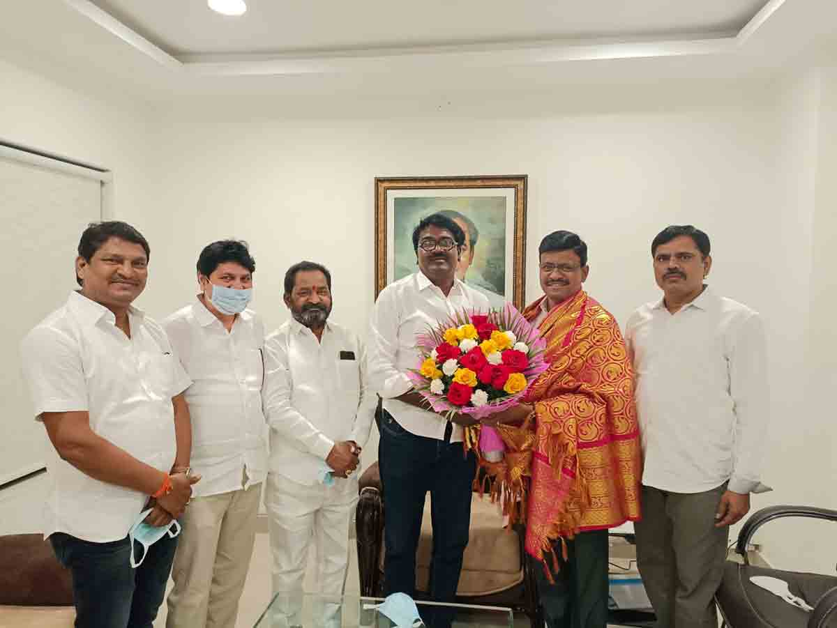 తాతా మధుకు మంత్రి అభినందన