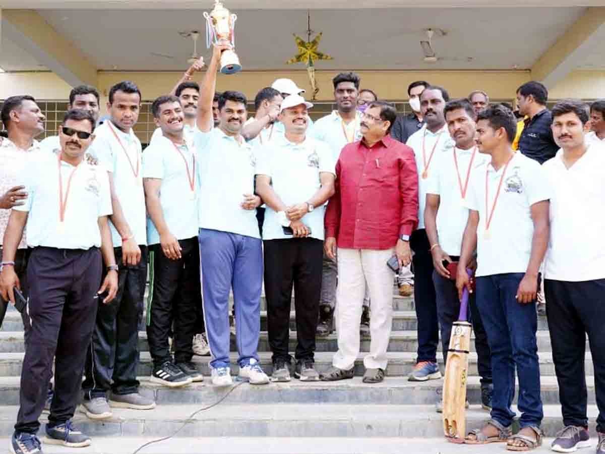 Vikarabad : క్రికెట్‌ పోటీలో పోలీసులు విజయం.. ఓటమి గెలుపునకు నాంది