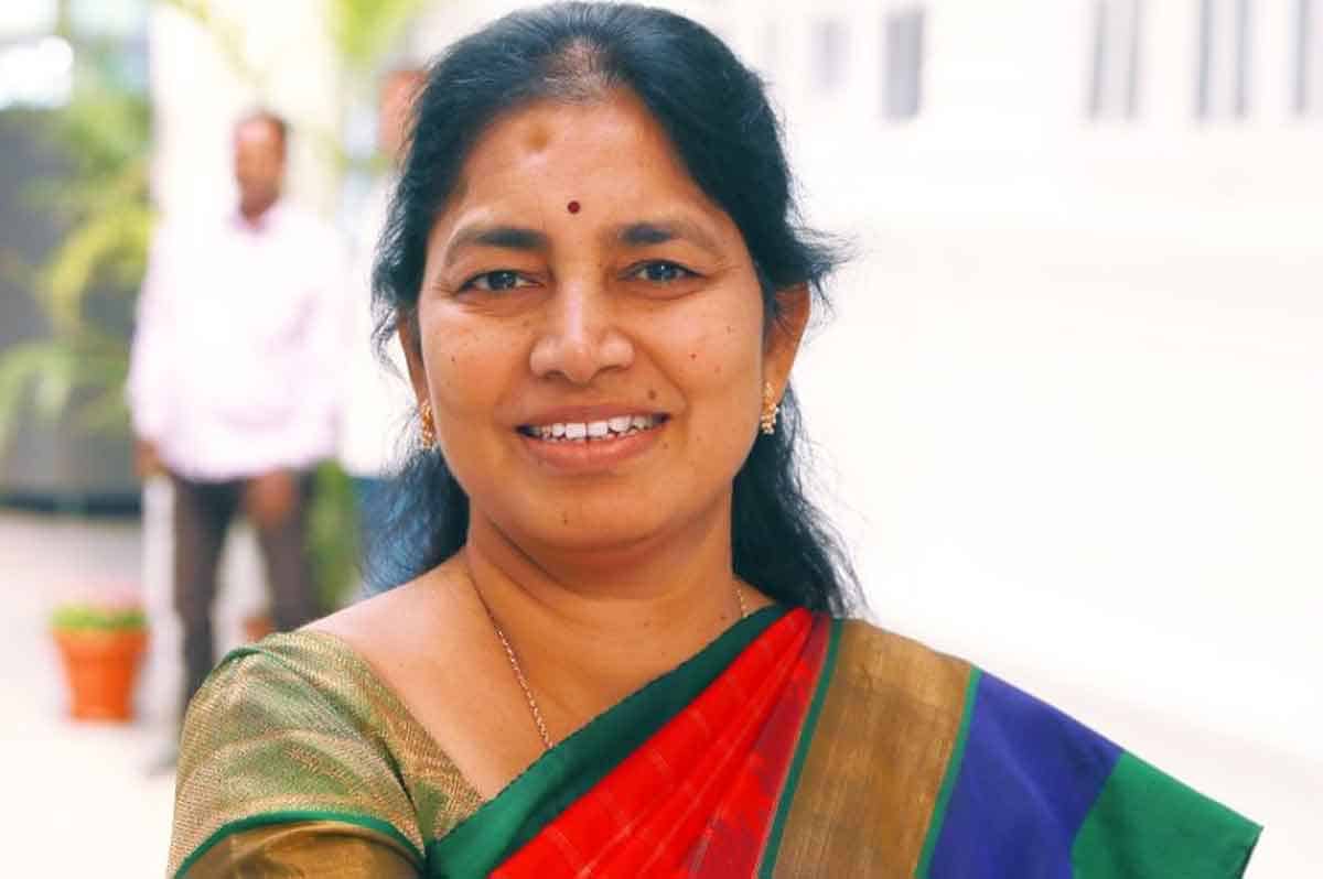 12 మంది రైతులకు పరిహారం