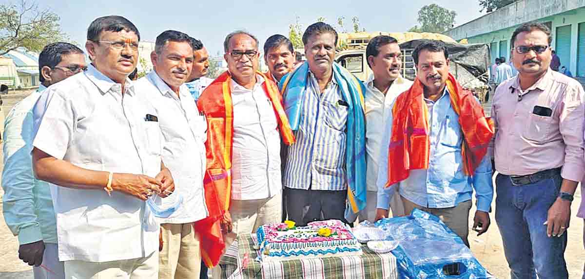 తెల్లబంగారం @ 10,100