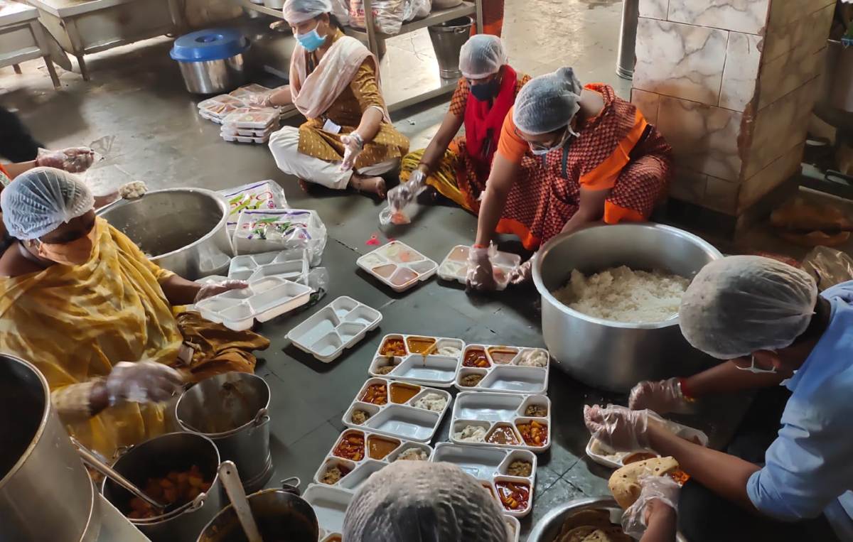 Dilsukhnagar sai baba sansthan trust | కరోనా బాధితులకు సాయి అన్నప్రసాదం