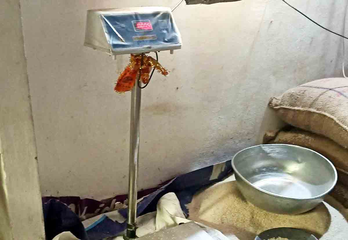 రేషన్‌ షాపుల్లో పర్యవేక్షణ కరువు