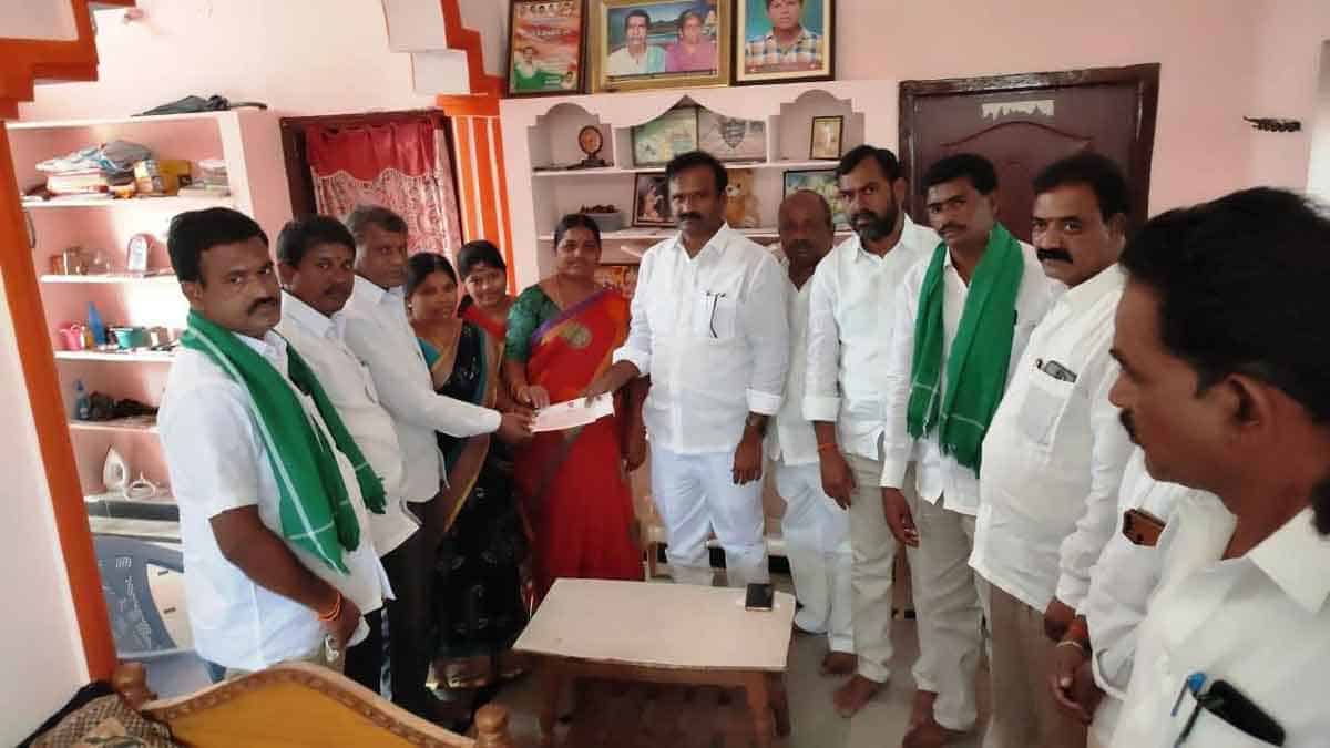 కాంగ్రెస్‌ నేతకు సీఎంఆర్‌ఎఫ్‌