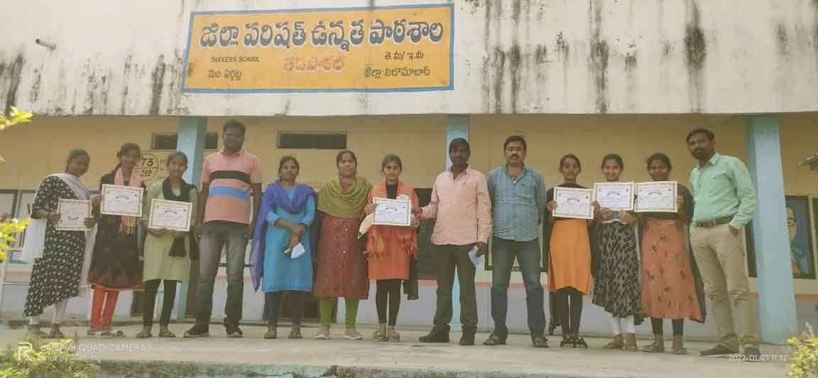 రాష్ట్ర స్థాయి కవితల పోటీలో తడ్‌పాకల్‌ విద్యార్థినుల ప్రతిభ