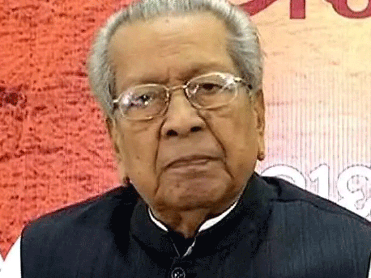 కొడాలి నానిని మంత్రివర్గం నుంచి తొలగించాలని గవర్నర్‌కు వినతిపత్రం అందజేత..