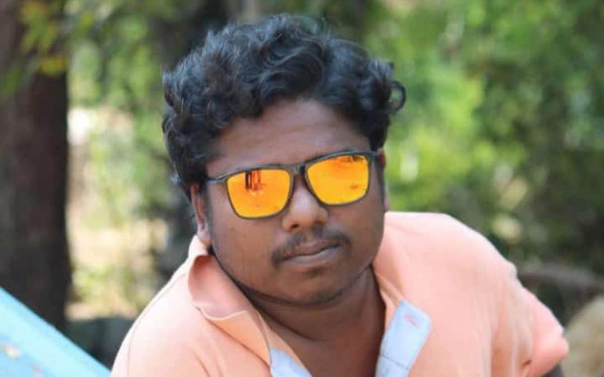 Bike hits divider | అదుపుతప్పి డివైడర్‌ను ఢీకొట్టిన బైక్‌..ఒక‌రి మృతి