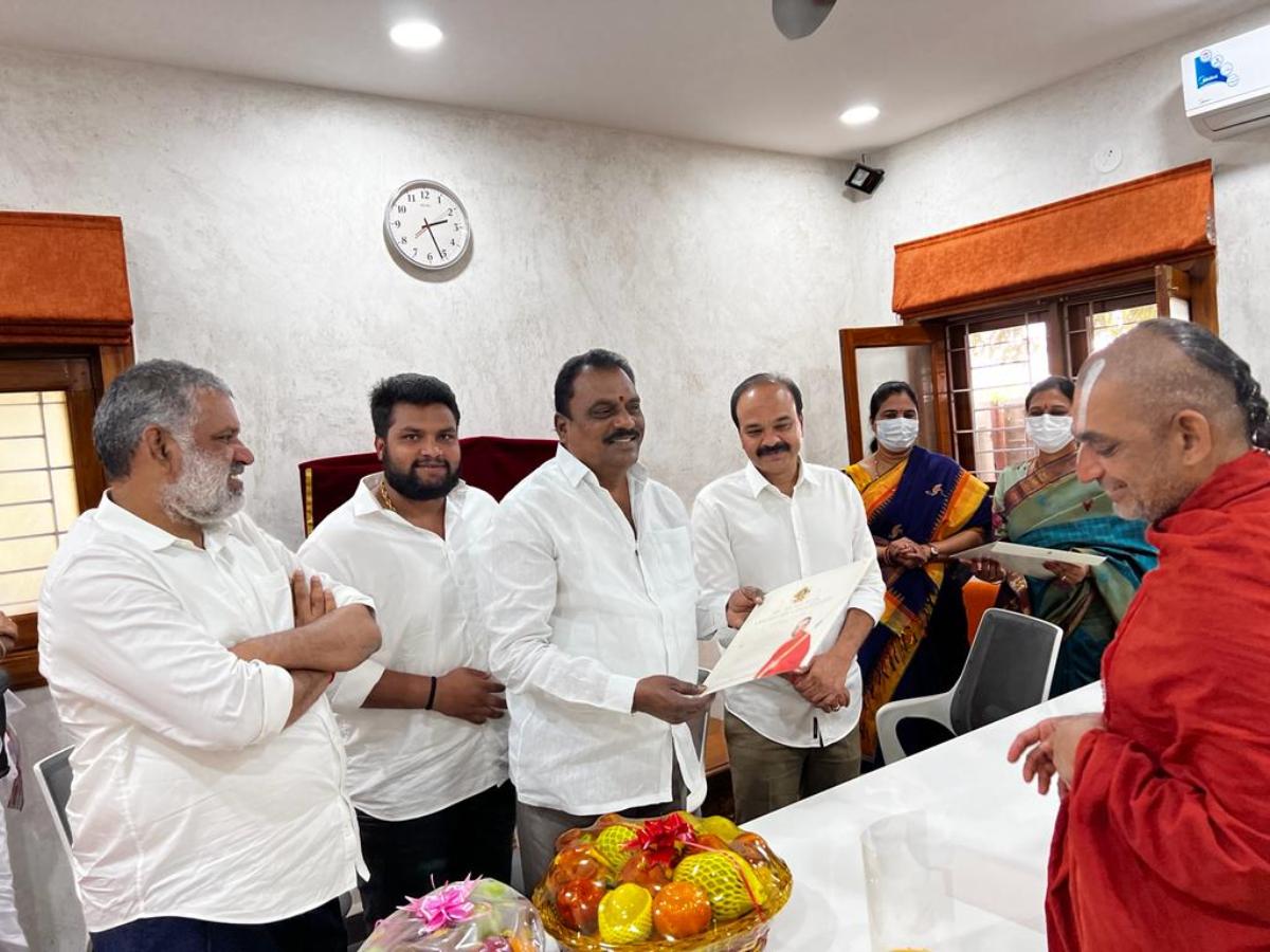 Chinna jeeyar swamy | చిన్నజీయర్‌ స్వామి ఆశీర్వాదం తీసుకున్న ఎంపీ.. ఎమ్మెల్యే