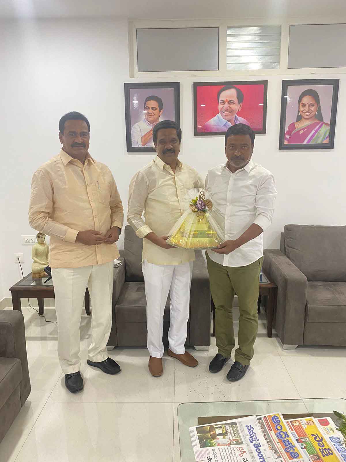 టీఆర్‌ఎస్‌ జిల్లా సారథులకు అభినందనల వెల్లువ