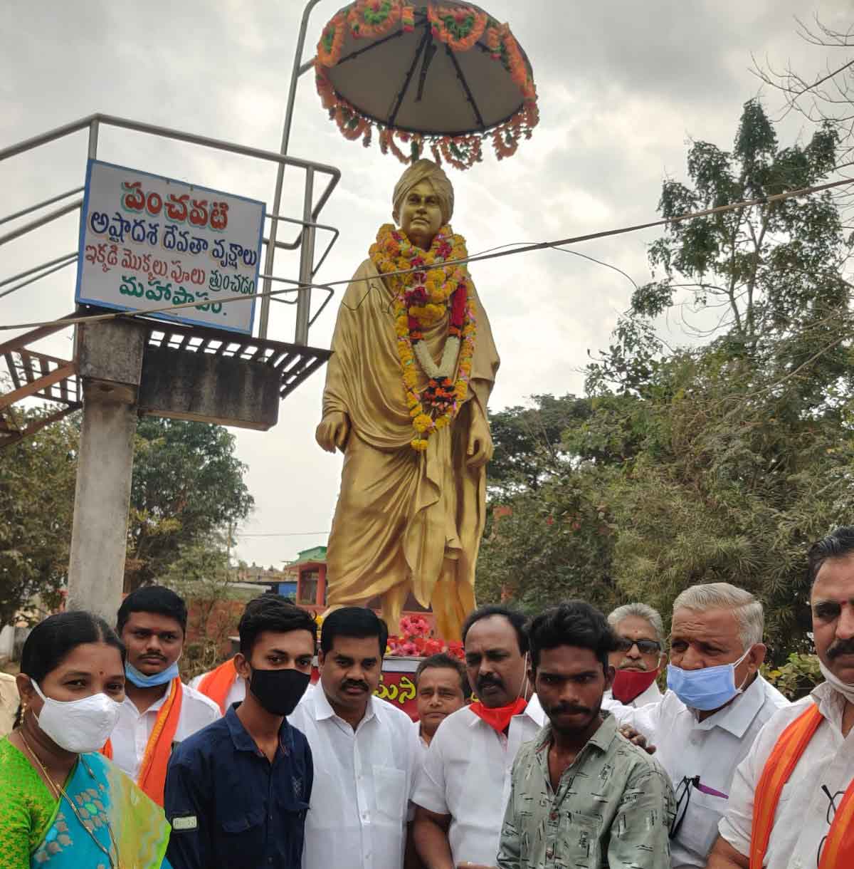 వివేకానంద స్ఫూర్తితో యువత ముందుకు సాగాలి