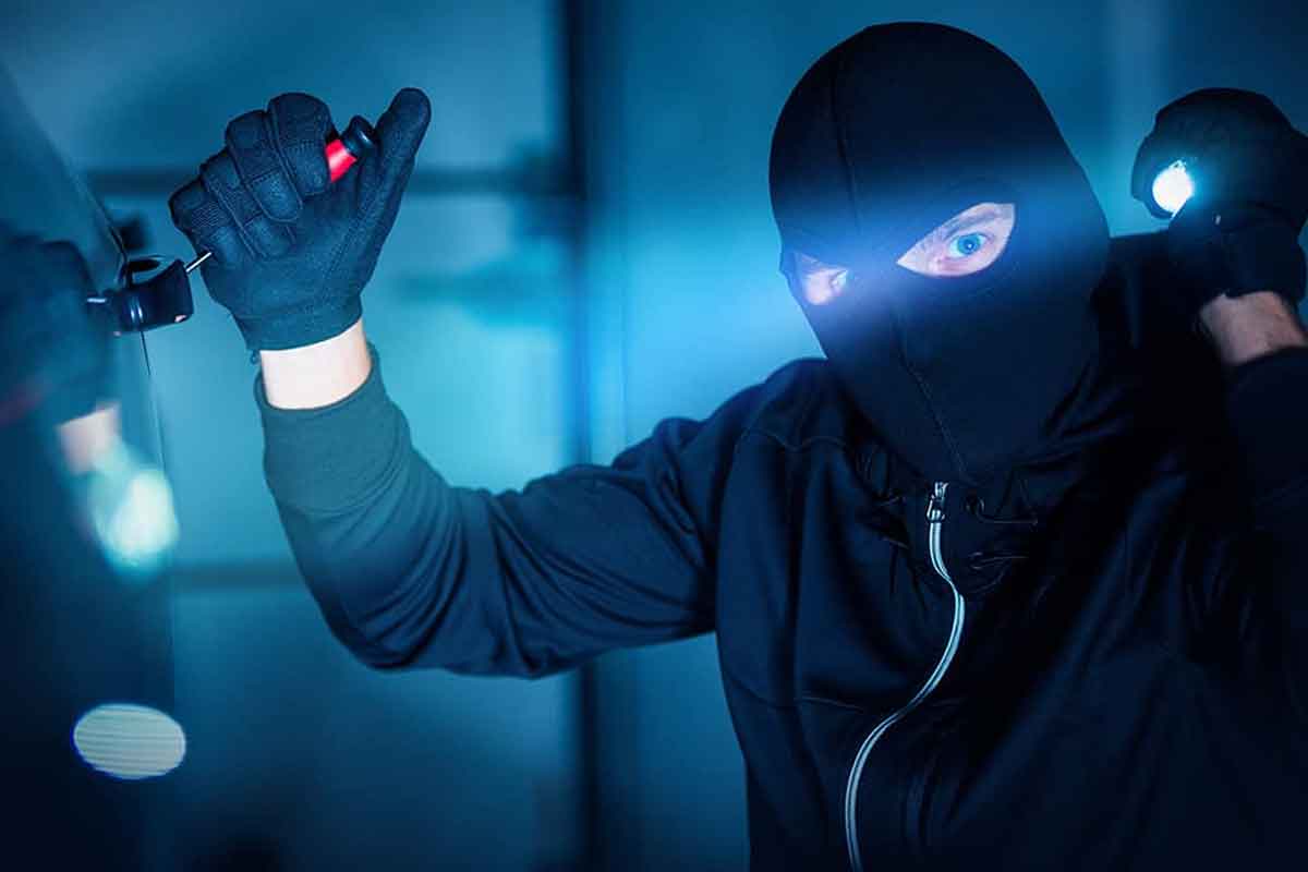 దొంగలు మింగిన ధాన్యం డబ్బు కక్కించారు!