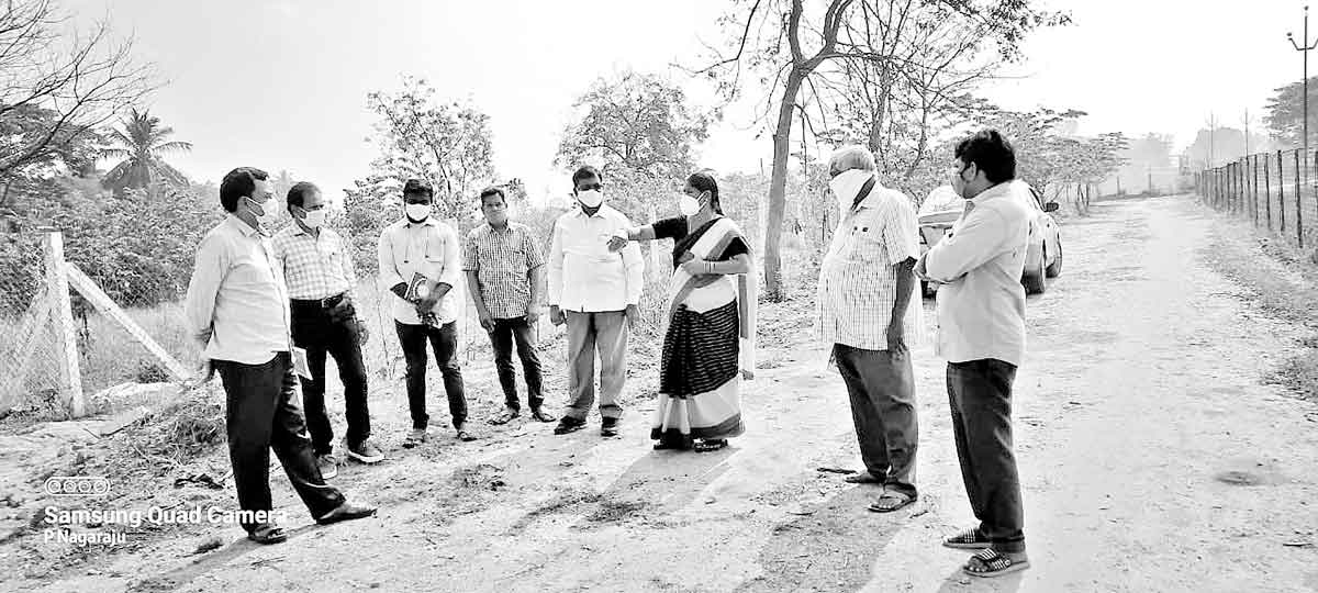 పల్లె ప్రకృతి వనాల పనులను పూర్తిచేయాలి